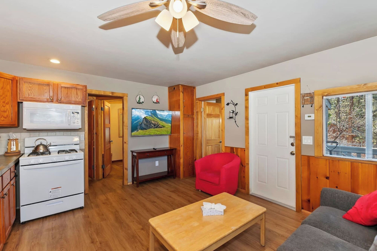Others 2, Tranquil 2-Bedroom Retreat, San Bernardino