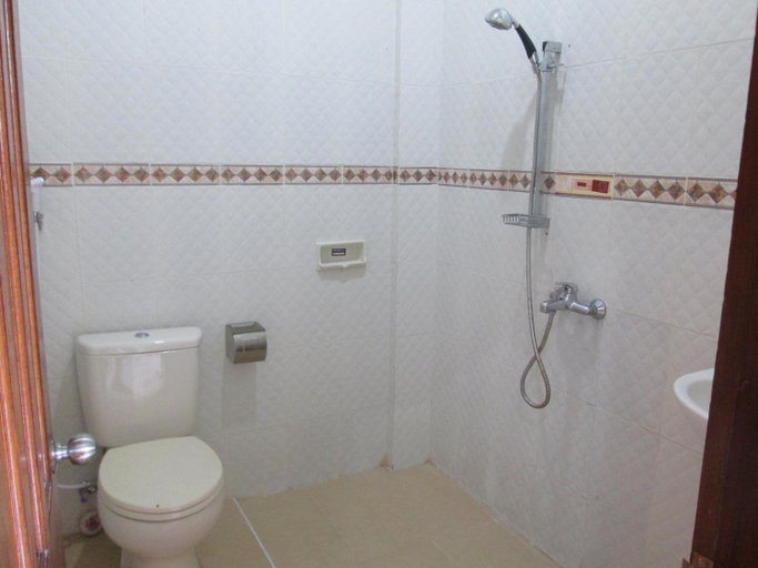 Bathroom 3, Permata Land Hotel & Resort, Labuhanbatu