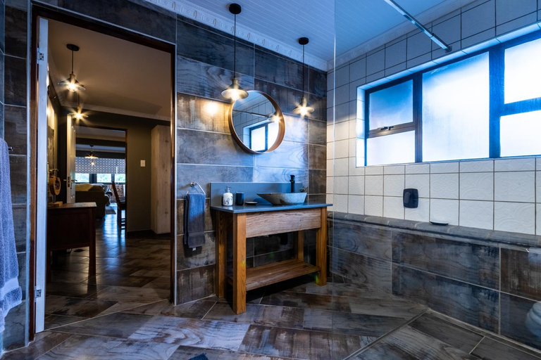Bathroom 4, Hornbill Family Suites, Umkhanyakude