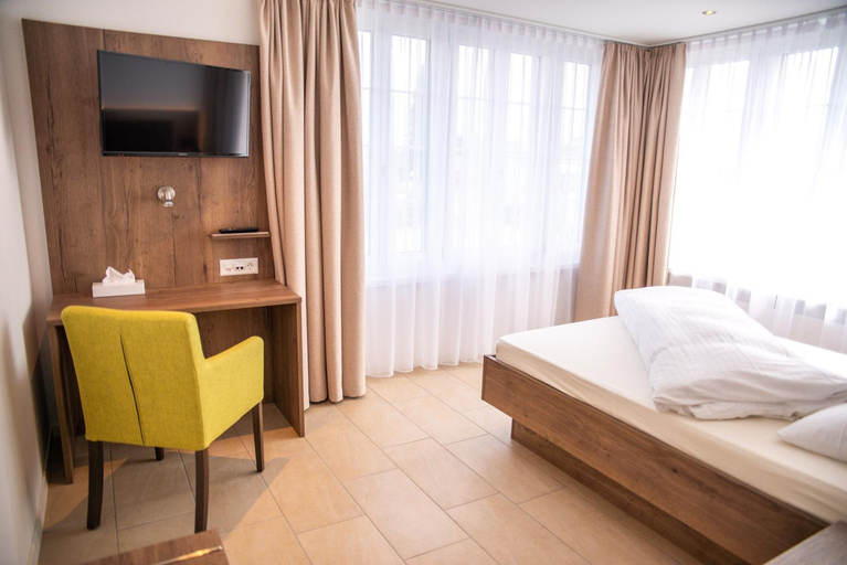 Bedroom 2, Hotel Schutzenhaus, See-Gaster