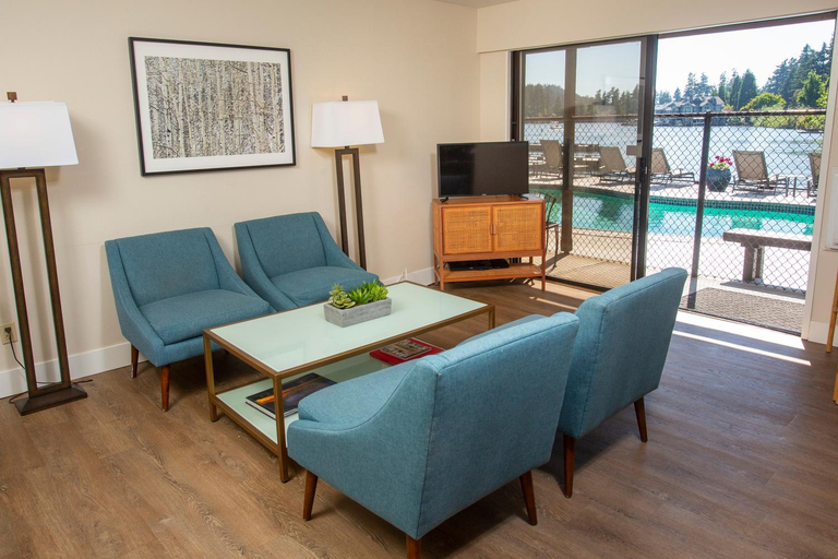 Public Area 3, Lakeshore Inn, Clackamas
