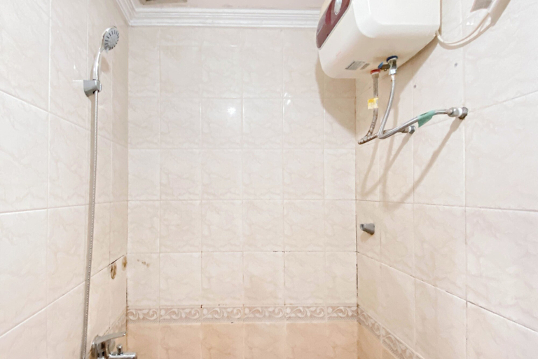Bathroom 3, Best Deal 2BR at Majesty Apartment, Bandung