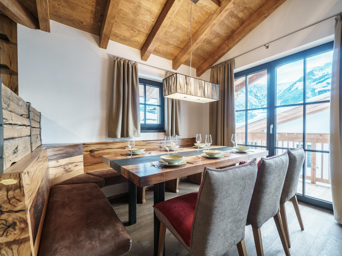 Others 5, Chalet in Piesendorf near Ski Slopes, Zell am See