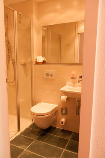 Bathroom 3, Hotel Seethaler, Straubing