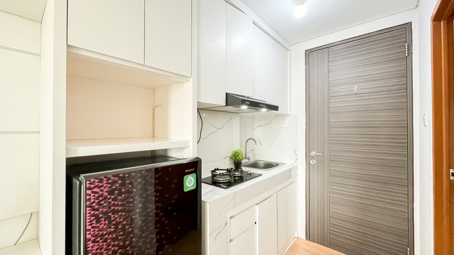 Others 4, White Tone Studio at Amazana Serpong Apartment By Travelio, Tangerang Selatan