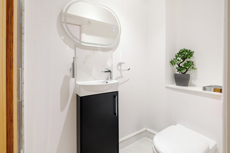 Bathroom 3, LONDONERS│Sherlock's Home, London