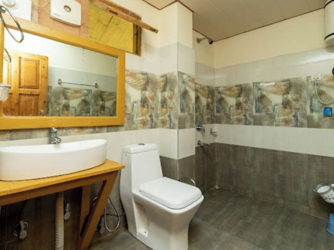 Bathroom 3, Majestic View Cottages, Kullu