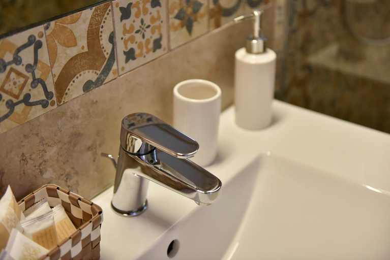 Bathroom 5, Dimora Zi Bell, Bari