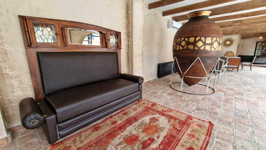 Others 3, Giorgi Ushikishvilis Chateau-Marani, Akhmeta
