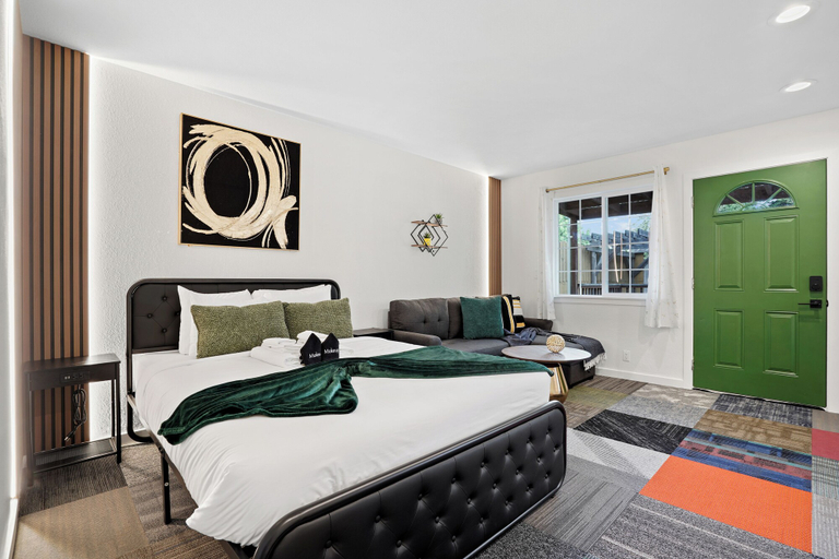 Bedroom 2, Spacious 5BR Retreat 8 Beds Beach & Golf, San Mateo