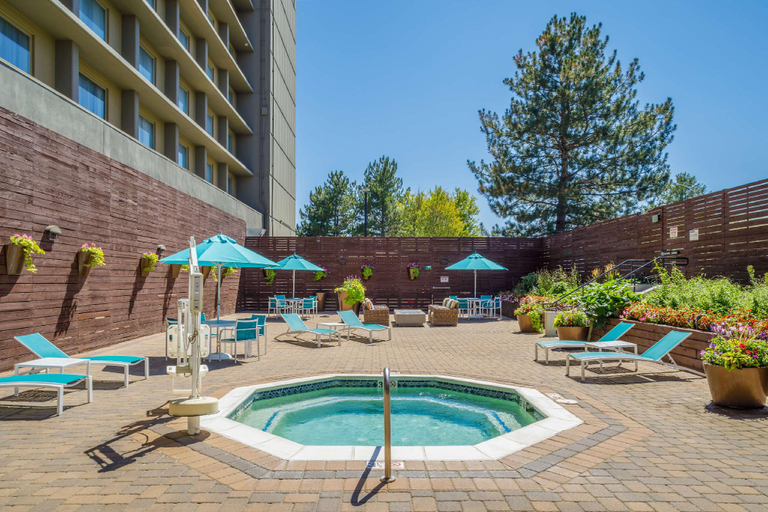 Exterior & Views 1, DoubleTree by Hilton Denver, Denver