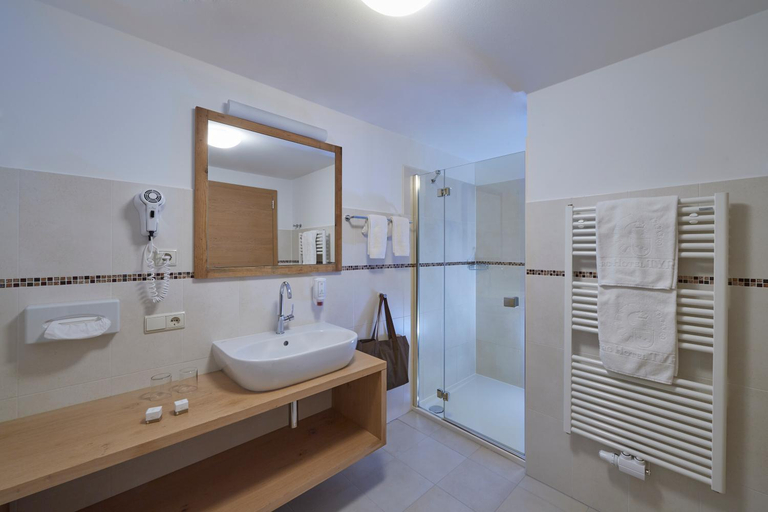 Bathroom 2, Parc Hotel Tyrol, Bolzano
