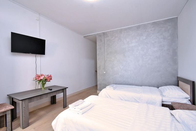 Bedroom 5, Sirik