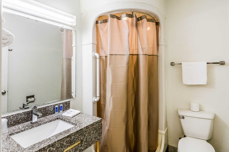 Bathroom 5, Rodeway Inn Winston Salem Route 52, Forsyth