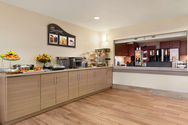 Others 5, Days Inn by Wyndham Ottawa Airport, Ottawa