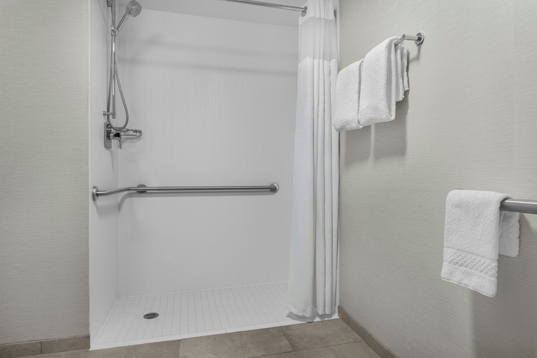 Bathroom 5, Courtyard by Marriott Louisville Airport, Jefferson