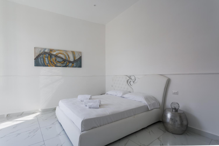 Others 2, Golden Suites by Dimorra, Napoli