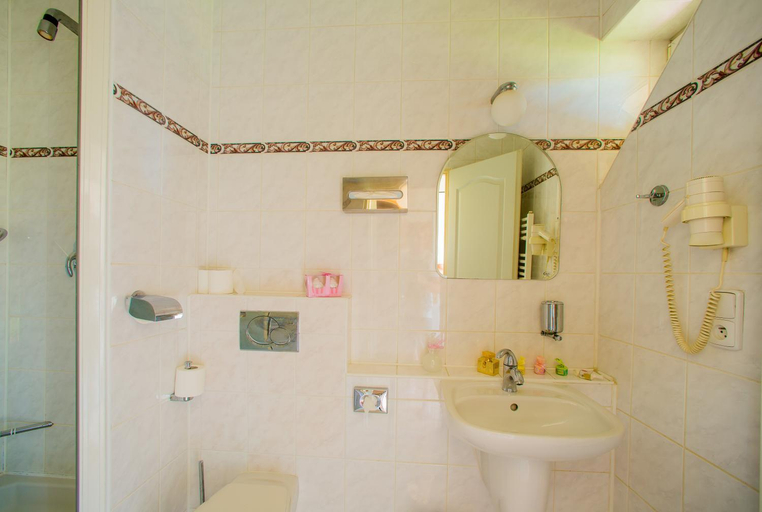 Bathroom 4, Hotel Veba, Náchod