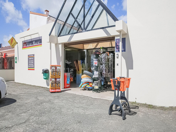 Exterior & Views 1, Mobile Home in Saint-Jean near Beach Pool, Vendée