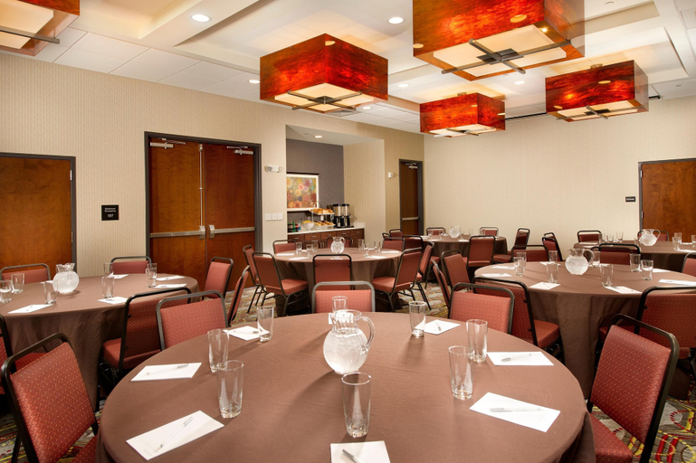 Food & Drinks 5, Hampton Inn & Suites Chattanooga/Hamilton Place, Hamilton