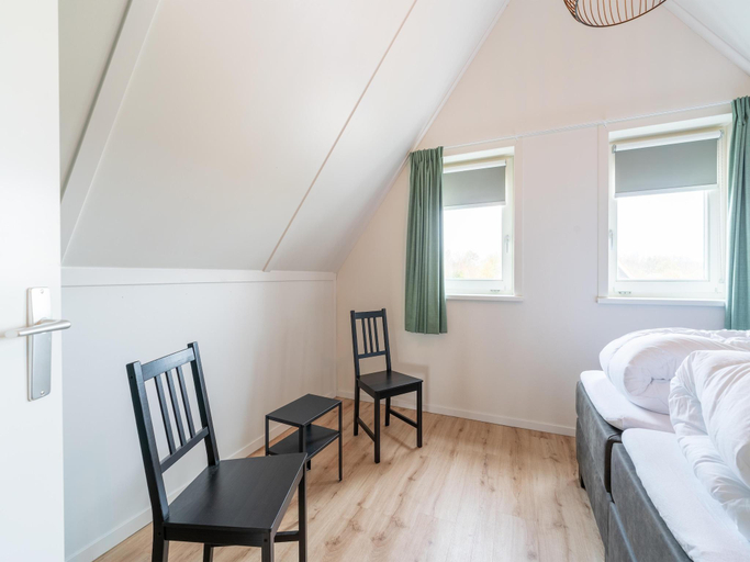 Bedroom 2, Cozy Retreat with parking, Tholen
