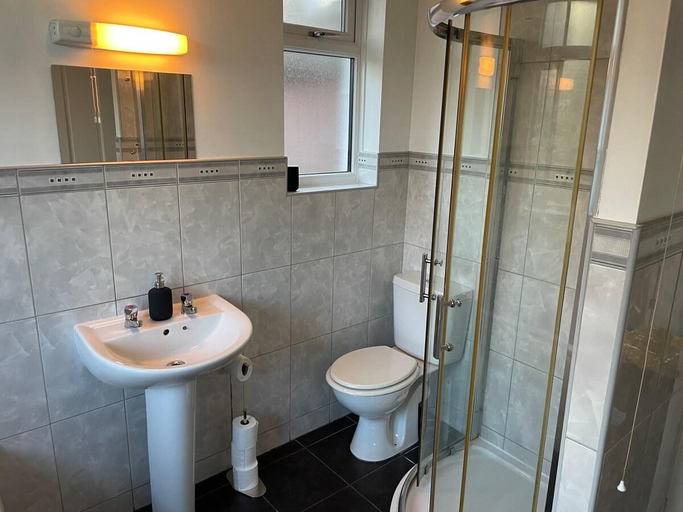 Bathroom 3, University View - Free Parking - Sleeps 8, Nottingham