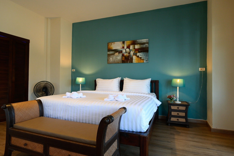 Bedroom 2, Saphli Villa Beach Resort, Pathiu