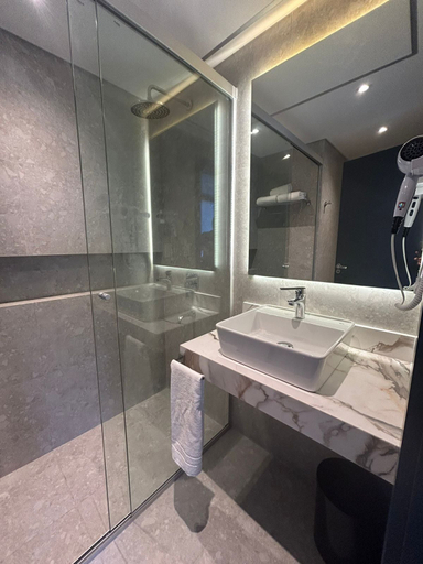 Bathroom 5, Divina Tower, Asunción