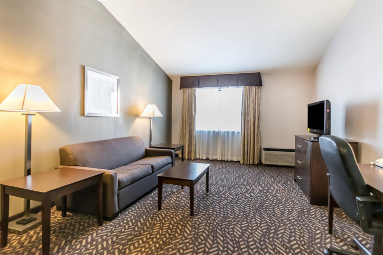 Exterior & Views 2, Quality Inn & Suites University/Airport, Jefferson