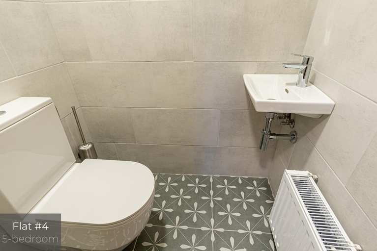 Bathroom 2, Dandelion Apartments Bruninieku, Riga