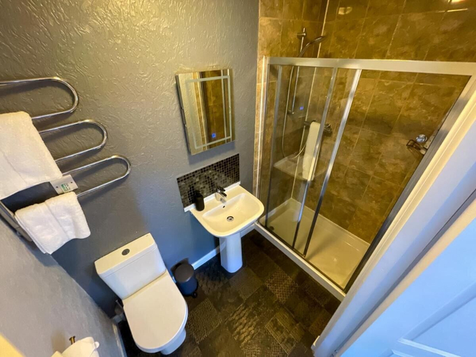 Bathroom 3, The Old Mill Inn, Moray