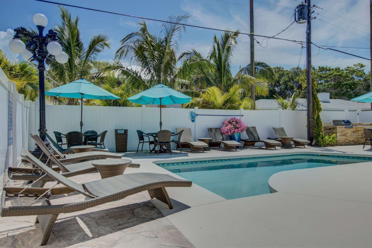 Sport & Beauty, Lulu's Key House Entire 4-unit Complex, Sarasota