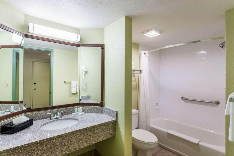 Bathroom 4, Quality Inn Payson, Gila