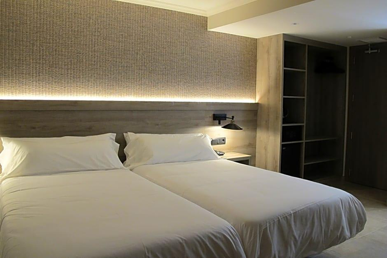 Bedroom 3, Hotel Metropol, Girona