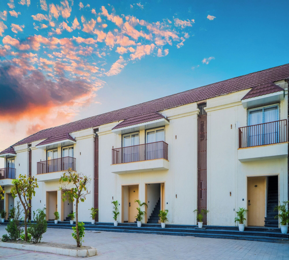 Exterior & Views