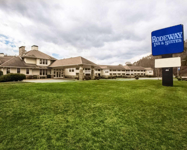 Exterior & Views 2, SureStay by Best Western Cherokee on the River, Swain