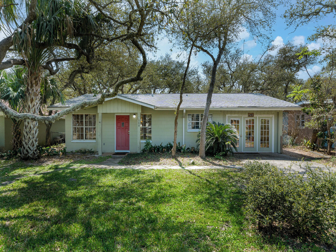 Exterior & Views 2, A Quiet Escape by Miss Kitty’s, Aransas