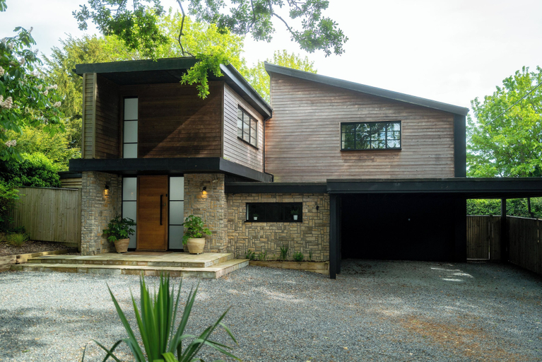Exterior & Views