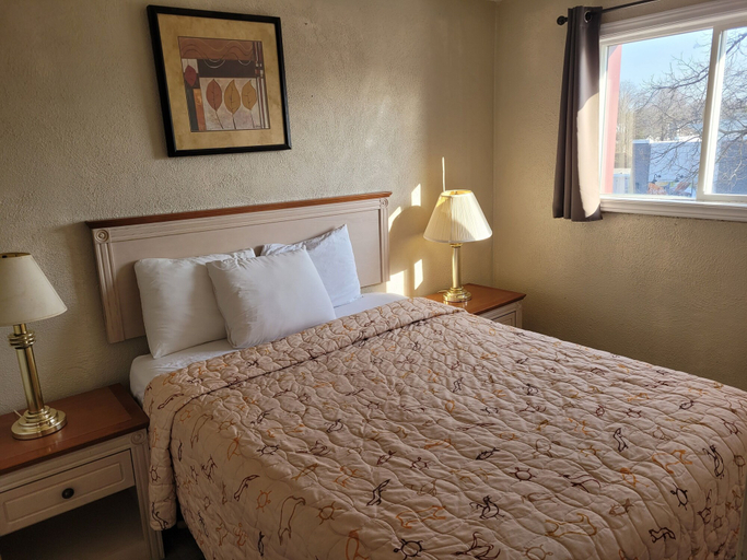 Bedroom 2, The Sand Castle Suites Motel, Bruce