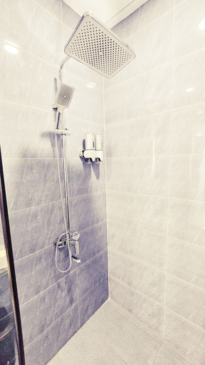 Bathroom 4, Mother's Home, District 4