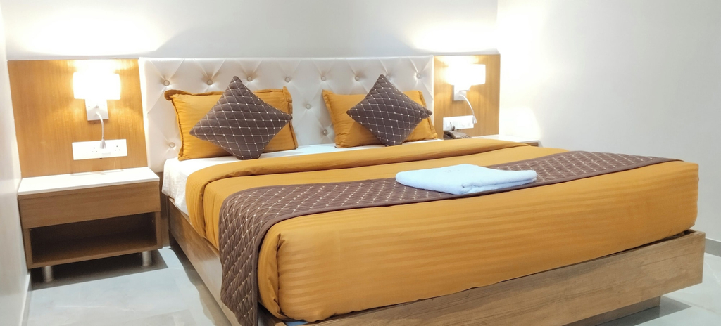Others 2, Hotel Sara Executive, Pune