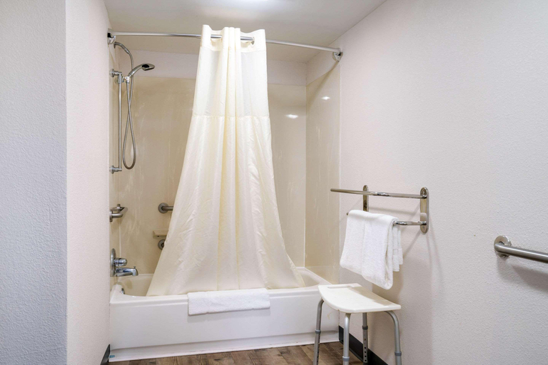 Bathroom 4, Quality Inn Greenville near University, Pitt