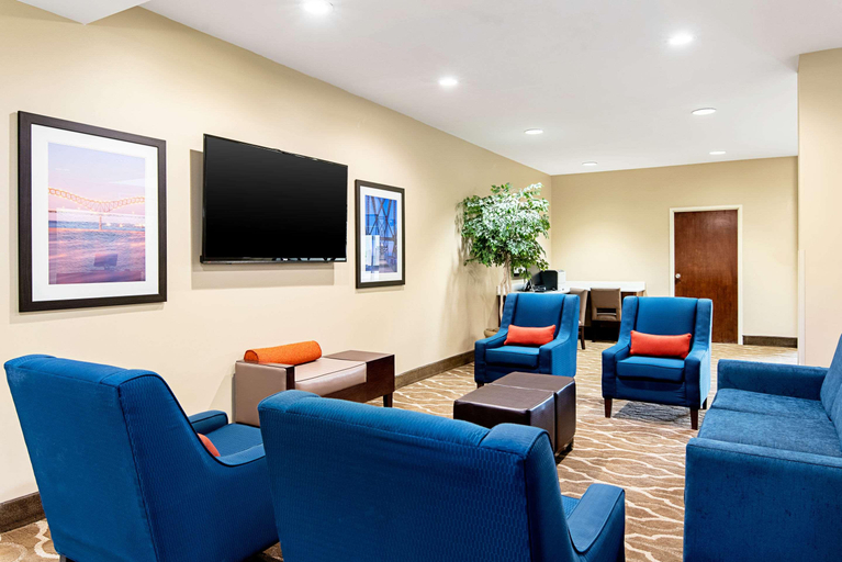 Public Area 2, Comfort Inn & Suites Pine Bluff, Jefferson