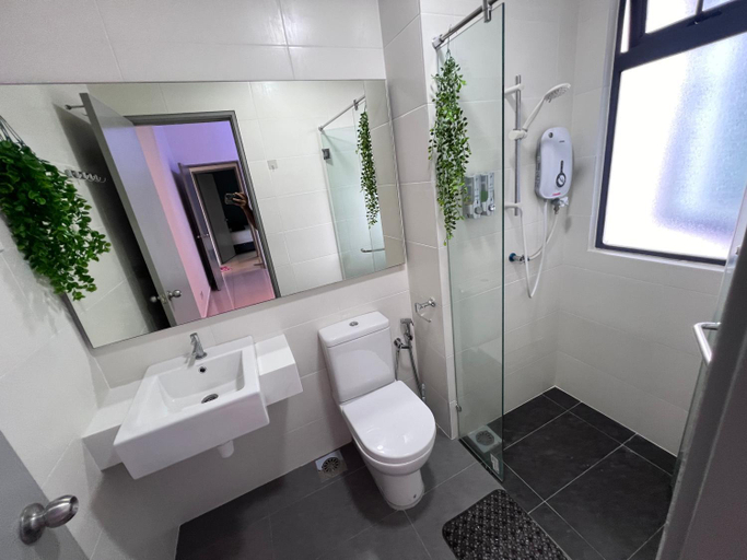Bathroom 1, BLUE JADE STUDIOS, Cameron Highlands