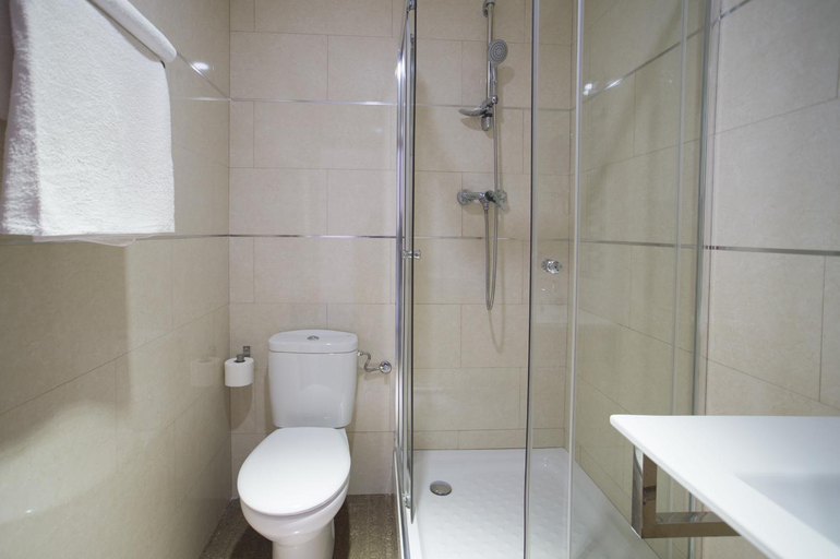 Bathroom 3, Hostal Drassanes, Barcelona