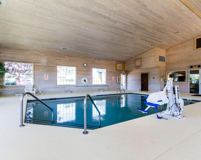 Sport & Beauty 2, Quality Inn & Suites Stoughton- Madison South, Dane