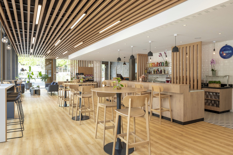 Food & Drinks 5, Holiday Inn Express & Suites Sion by IHG, Sion