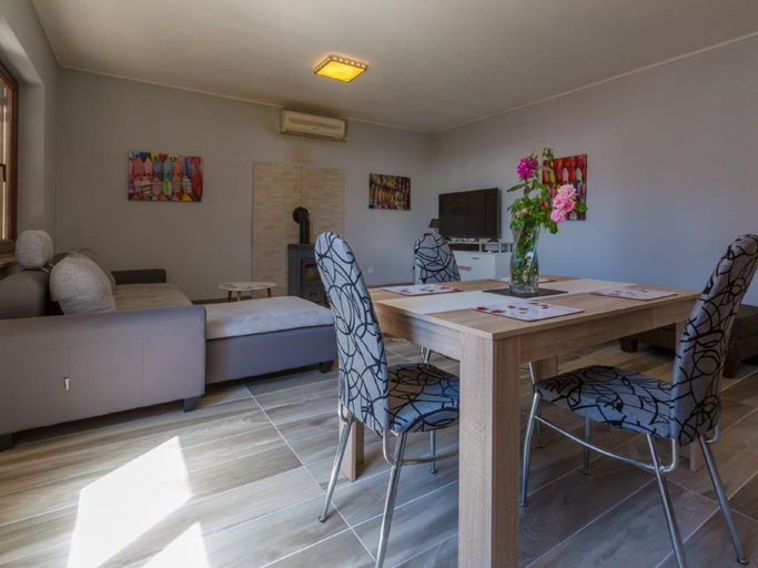 Others 4, Holiday Home in Birbir near Beach Pool, Vinodolska
