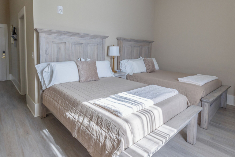 Bedroom 2, Hotel Whiskey in Pascagoula, Jackson