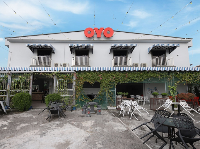 Exterior & Views 2, OYO 778 BMW 2 Hotel, Muar